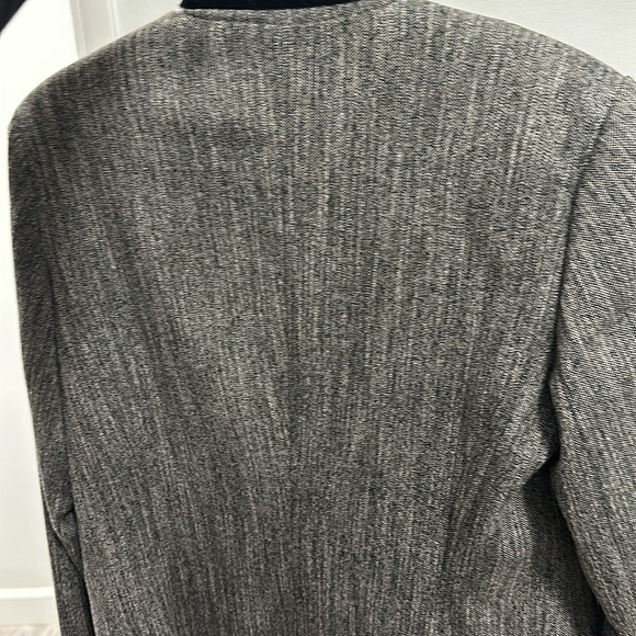 Conrad Blazer in size 6. Zip closure. Suit number 810043/820034MU. - Picture 5 of 7